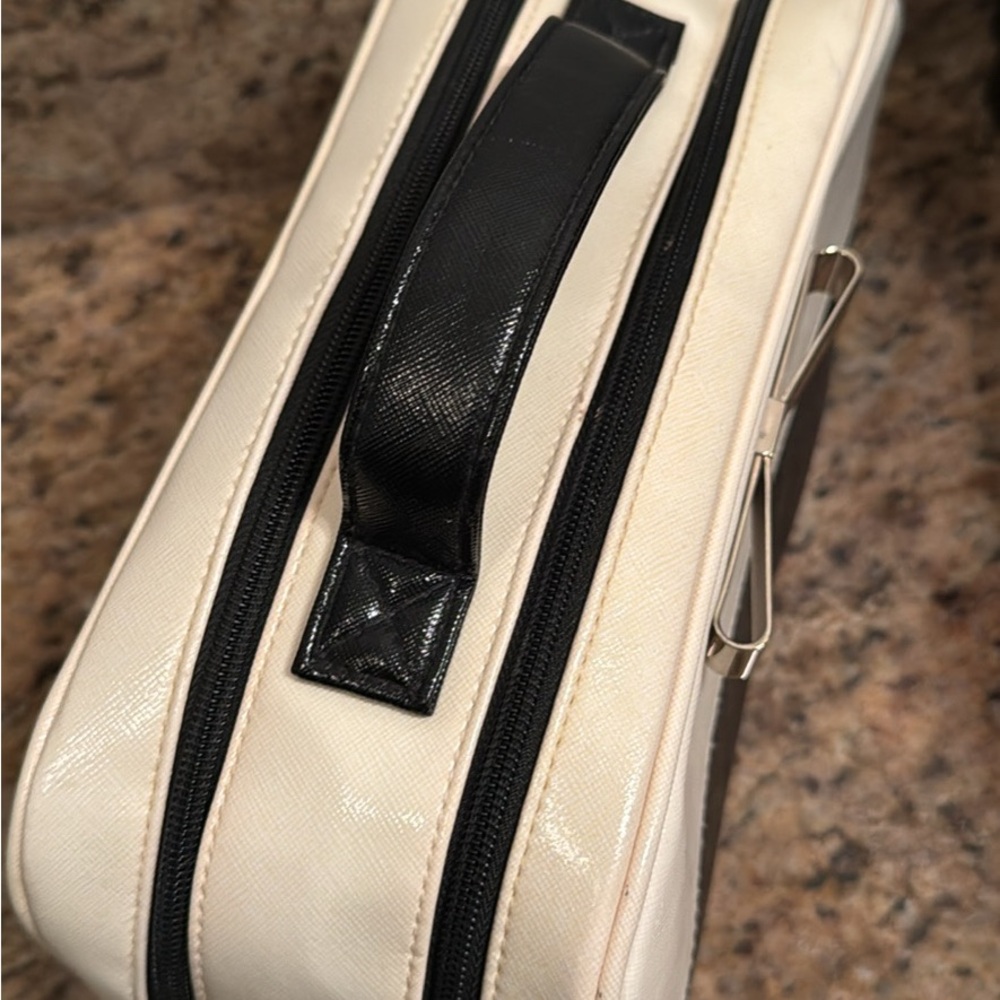 Victoria's Secret Black and Cream Travel Bag